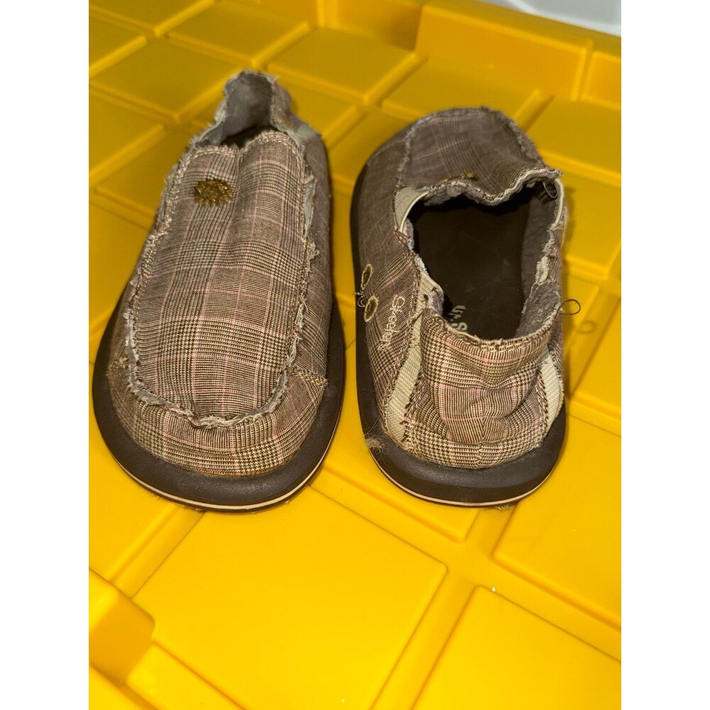 Sketchers size 6 slip ons with fuzzy insides